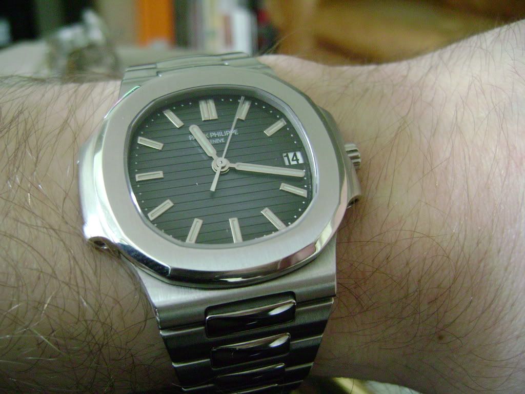 Patek Philippe Nautilus 5800 review ( & comparison vs the Aquanaut)